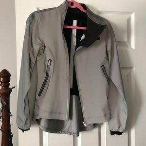 Lululemon Run: Reflective Jacket Silver